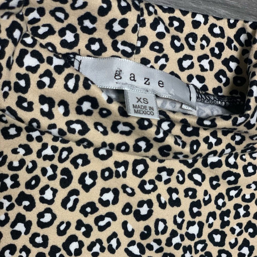 Woman’s XS Printed Turtle Neck